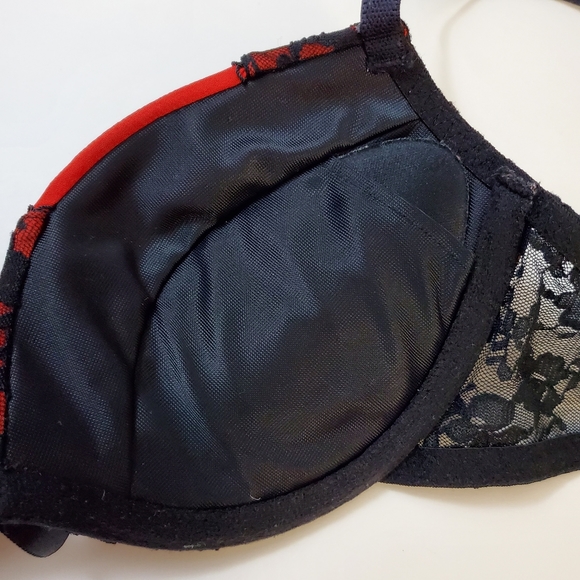 La Senza - Corset style bra - Black and Red lace. Size 32B - Picture 5 of 6